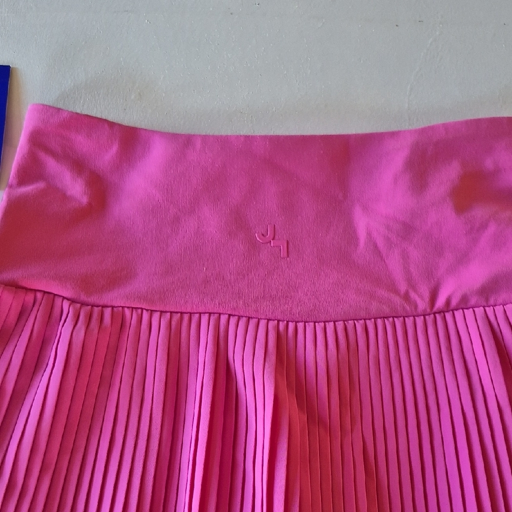 Vibrant Pink Athletic Skorts With Pleated Skirt, Size XS - Picture 5 of 6